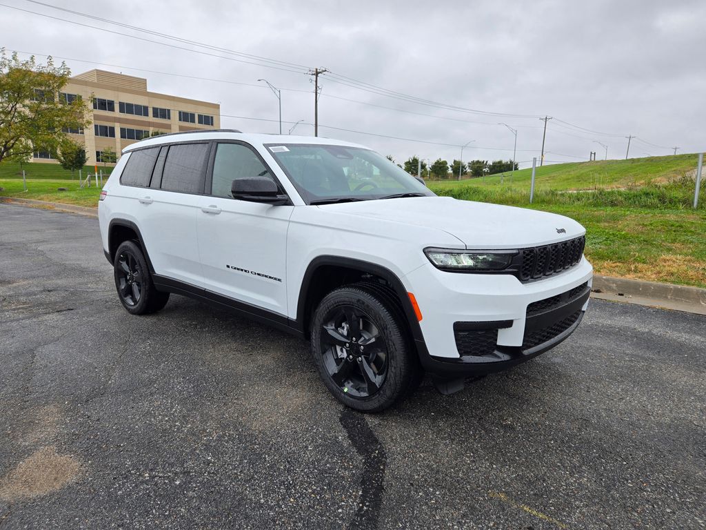 2025 Jeep Grand Cherokee L Altitude's photo
