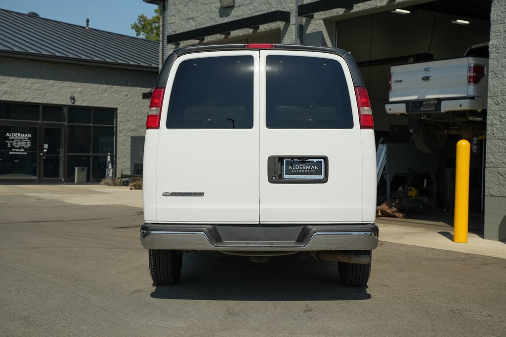 2017 Chevrolet Express 3500 LT photo 11