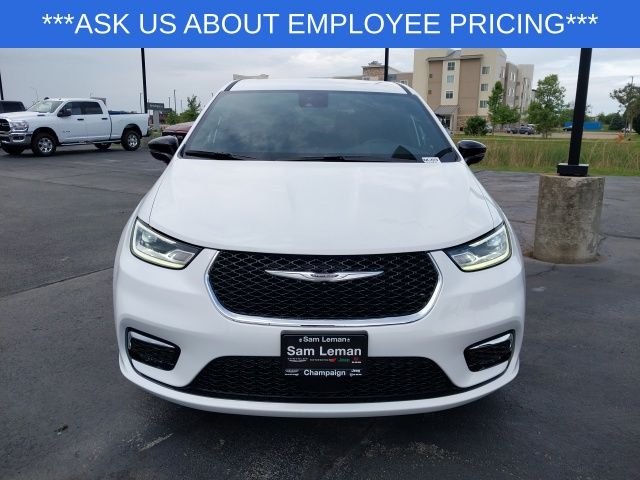 2025 Chrysler Pacifica photo 4