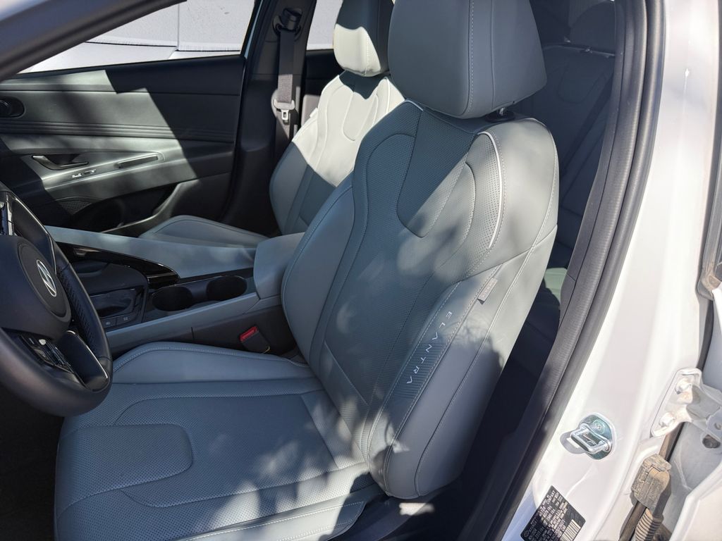 2025 Hyundai Elantra Hybrid Limited photo 7