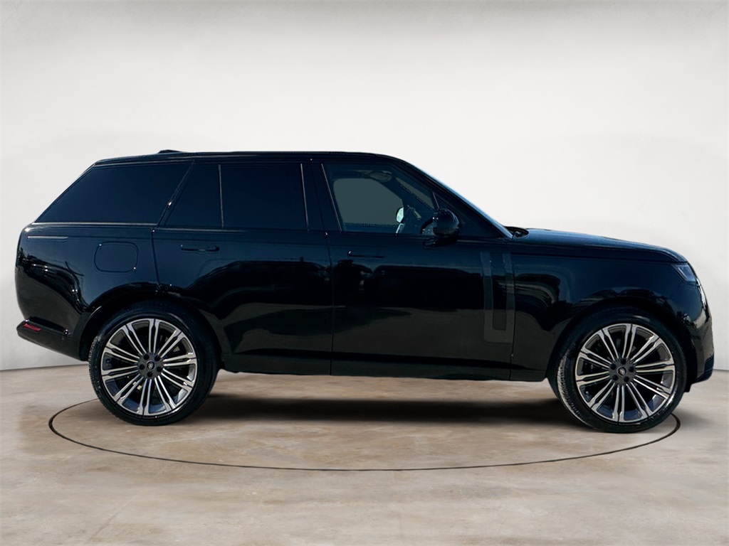 2025 Land Rover Range Rover SE photo 6