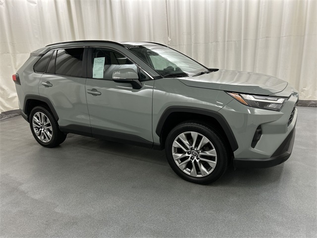2022 Toyota RAV4 XLE Premium's photo
