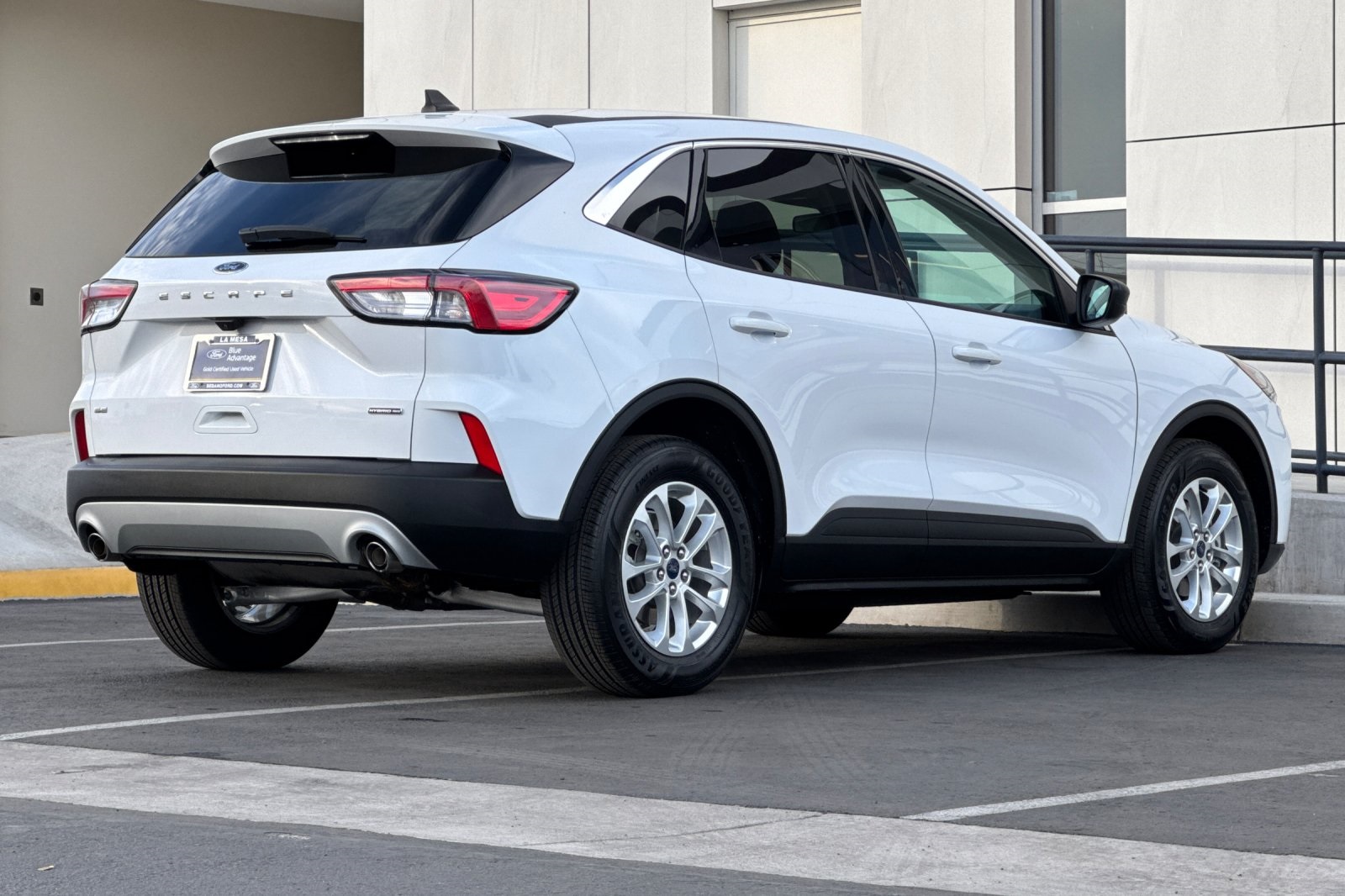 2022 Ford Escape Hybrid SE photo 3
