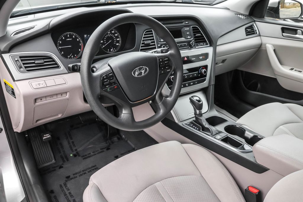2015 Hyundai Sonata SE photo 3