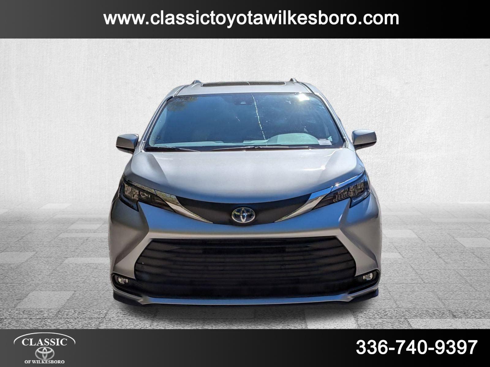 2025 Toyota Sienna XLE photo 2