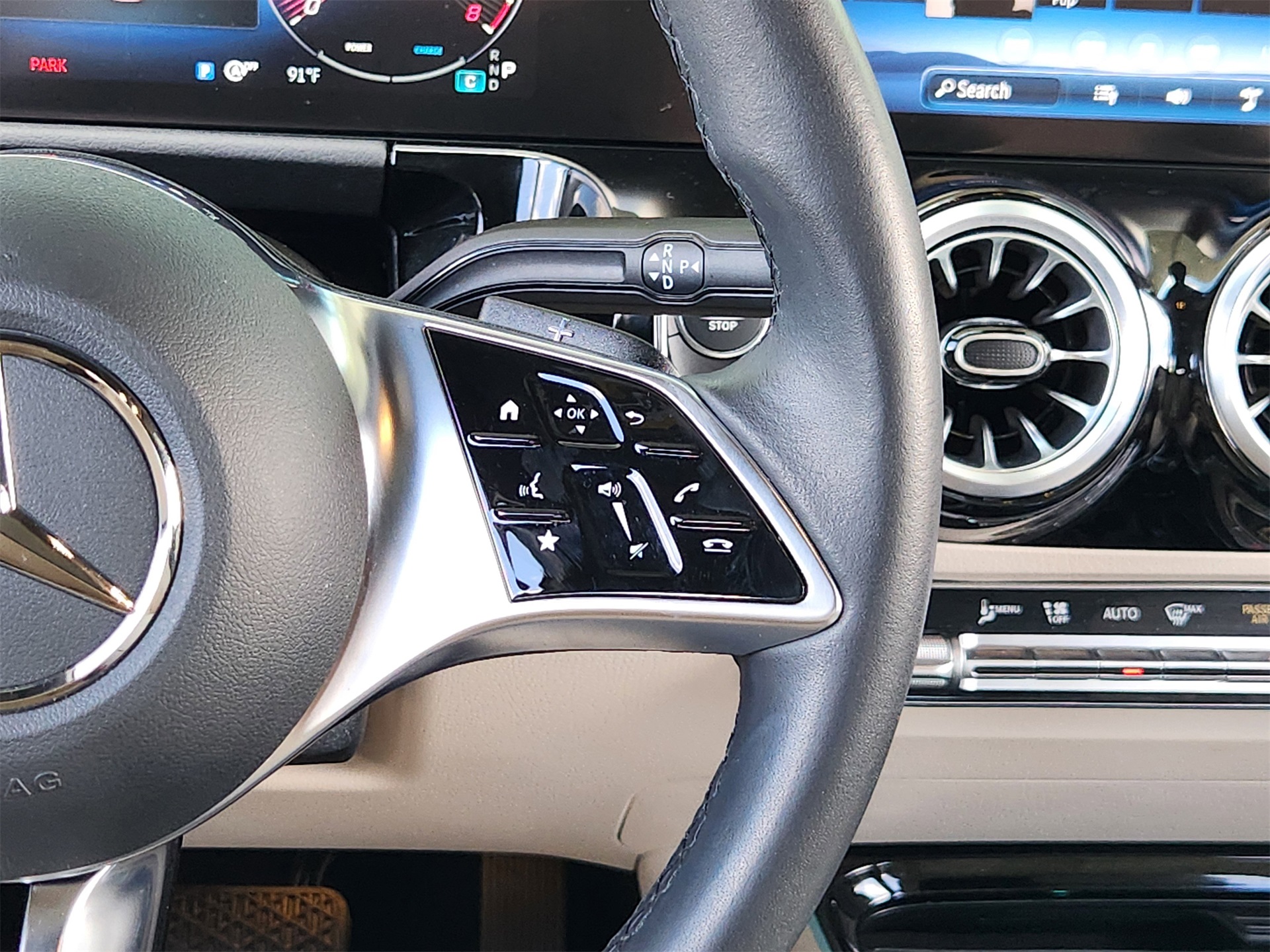 2025 Mercedes Benz GLA 250 photo 28