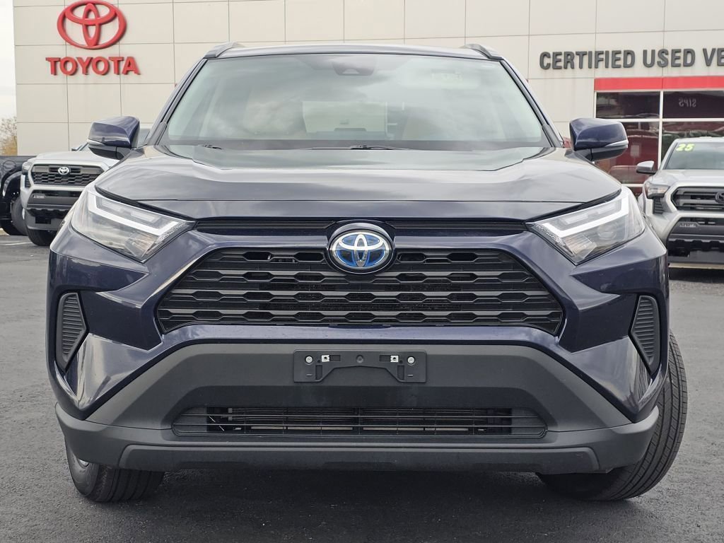 2022 Toyota RAV4 Hybrid XLE photo 2