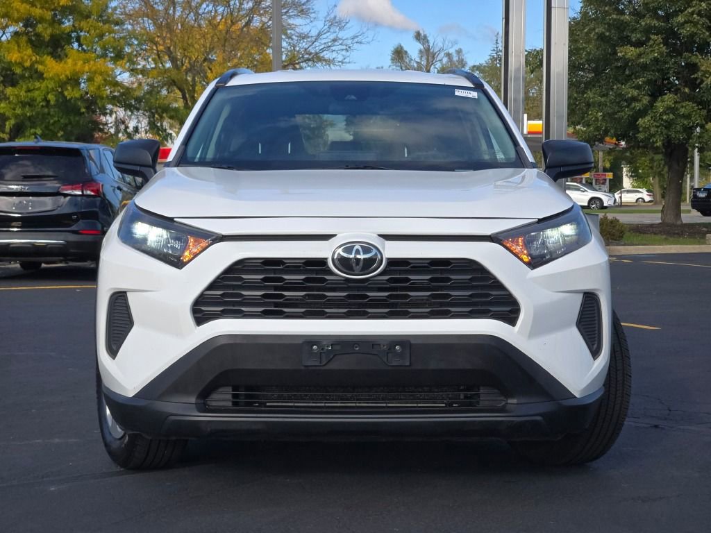 2020 Toyota RAV4 LE photo 3