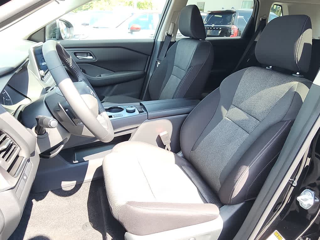2026 Nissan Rogue SV photo 10