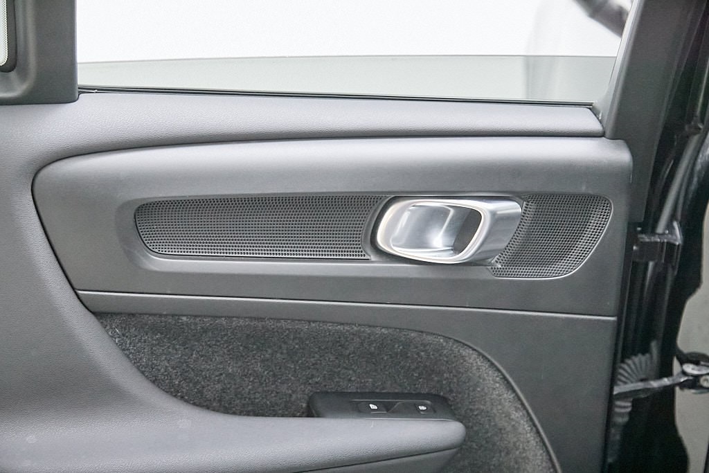 2024 VOLVO XC40 - Image 15