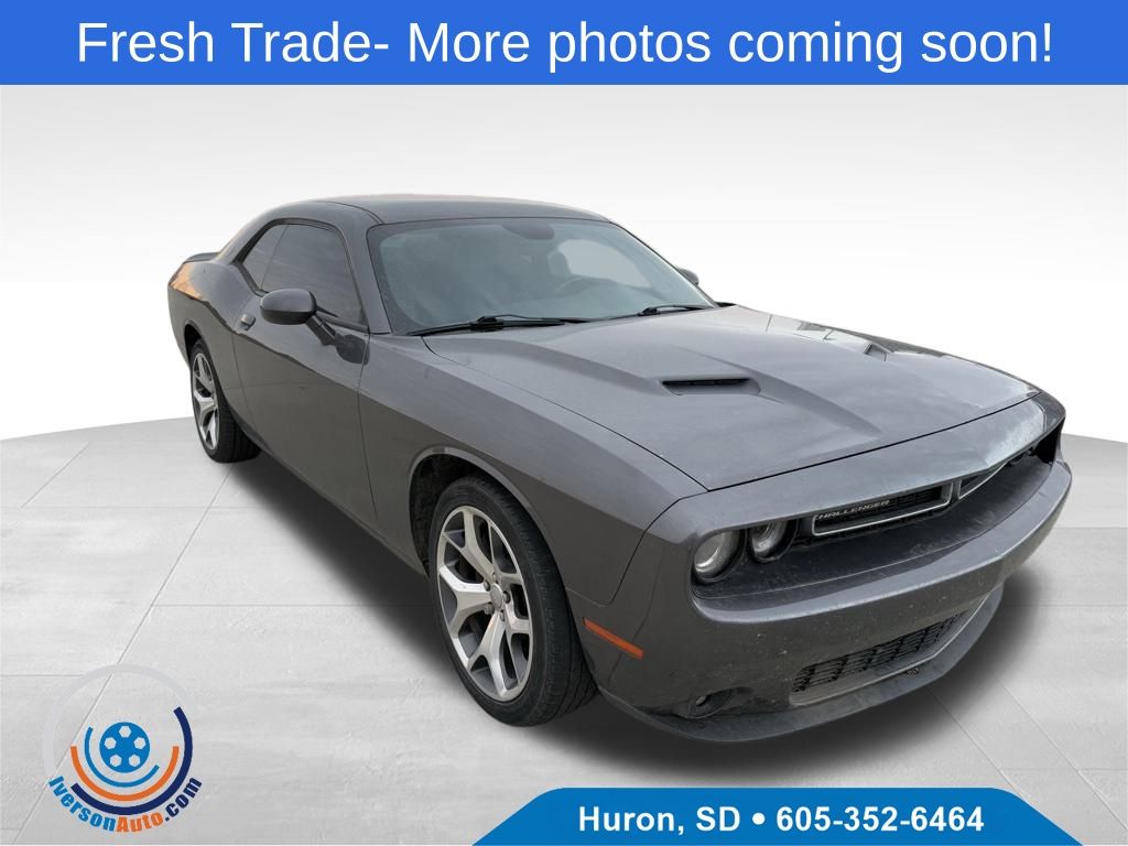 2016 Dodge Challenger SXT's photo