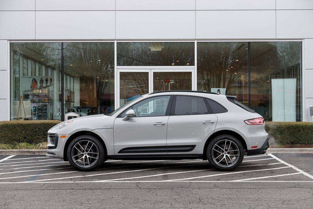 2025 Porsche Macan T photo 2