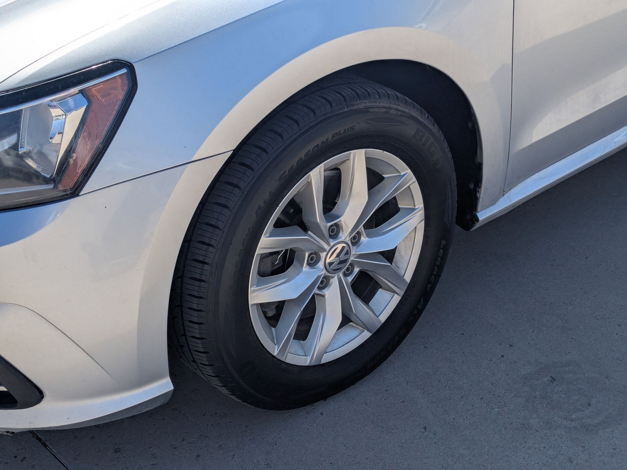 2018 Volkswagen Passat 2.0T S photo 12