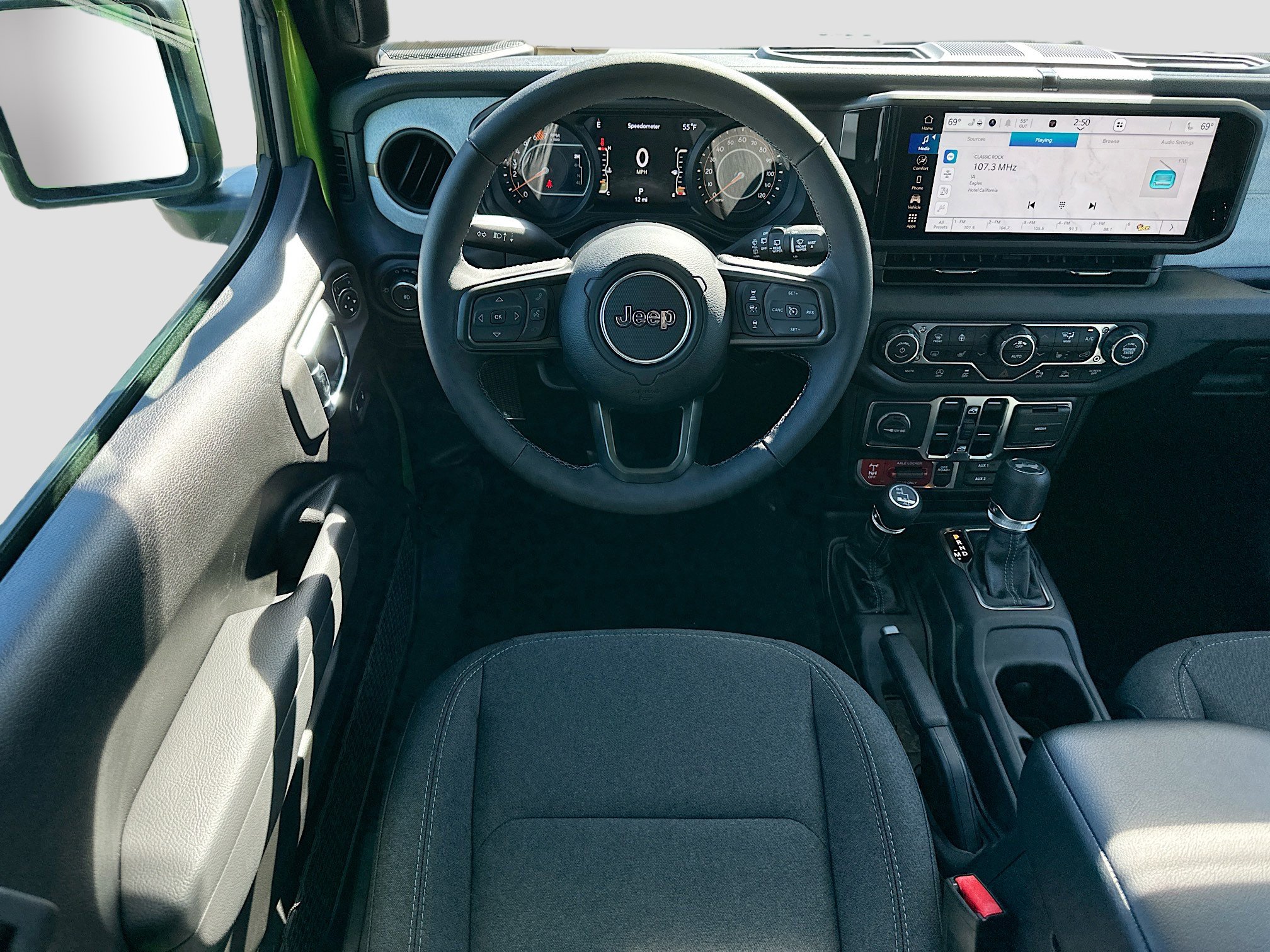 2025 Jeep Wrangler Willys photo 14