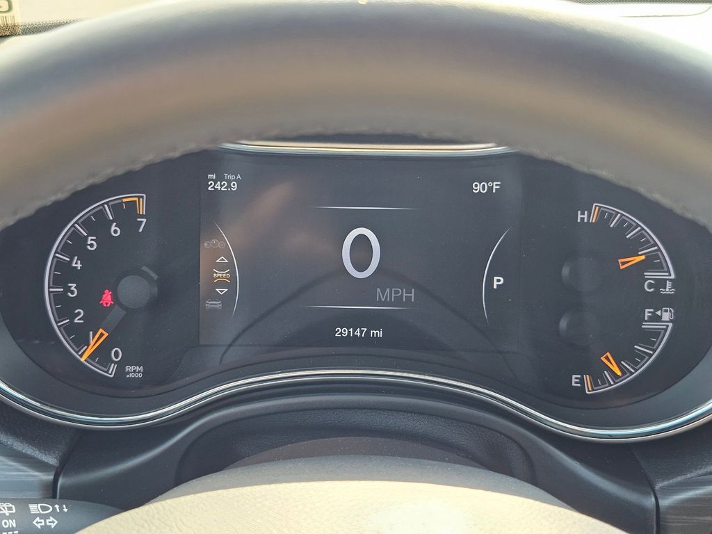 2019 Jeep Grand Cherokee Laredo Altitude photo 15