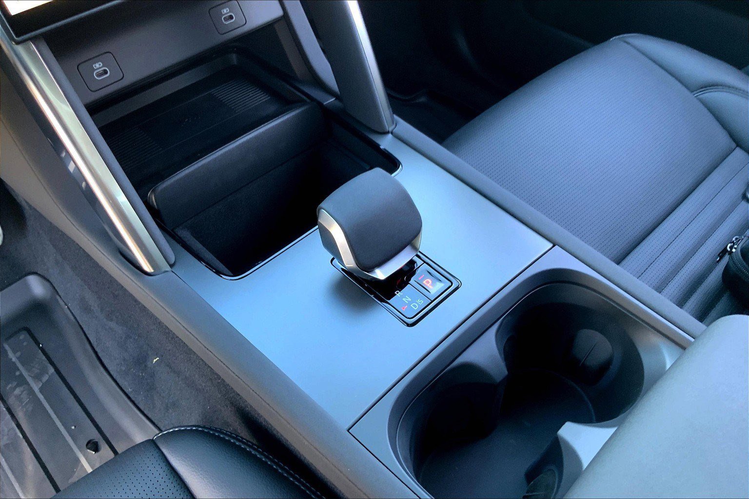 2025 Land Rover Discovery Sport Dynamic SE photo 4