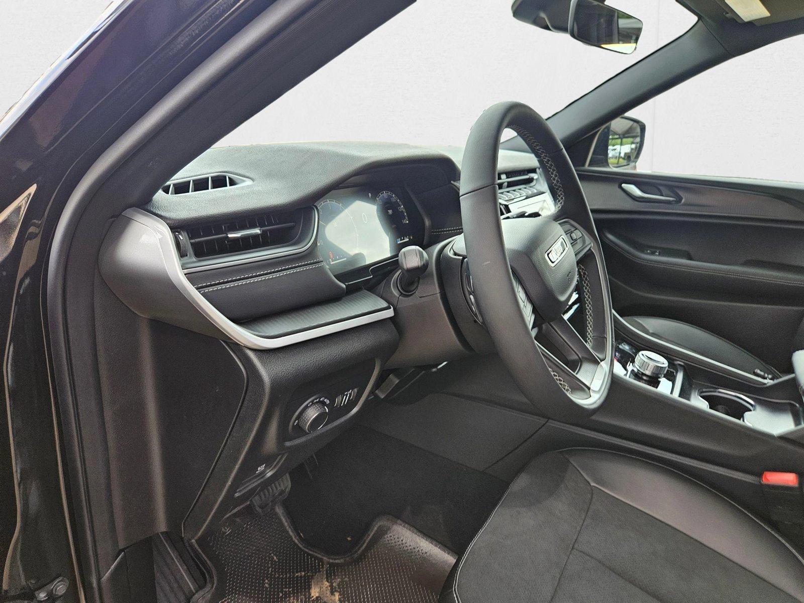 2025 Jeep Grand Cherokee Altitude X photo 3