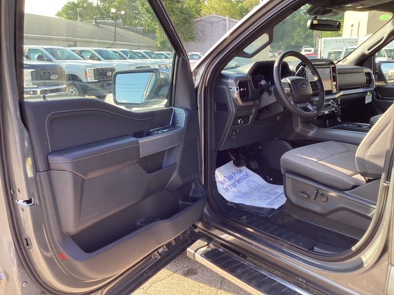 2025 Ford F-150 XLT photo 25