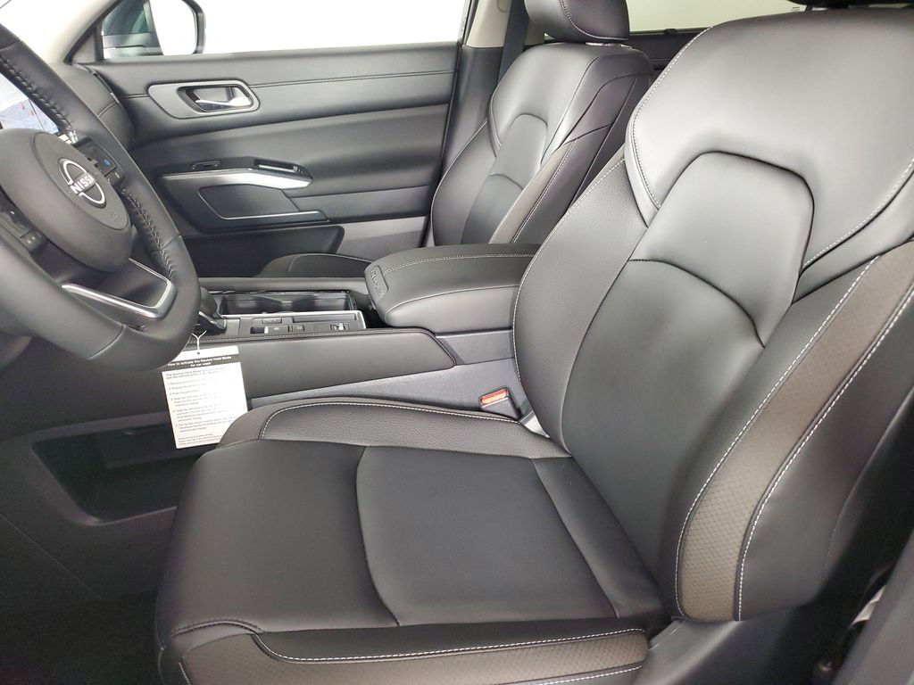 2025 Nissan Pathfinder SL photo 12