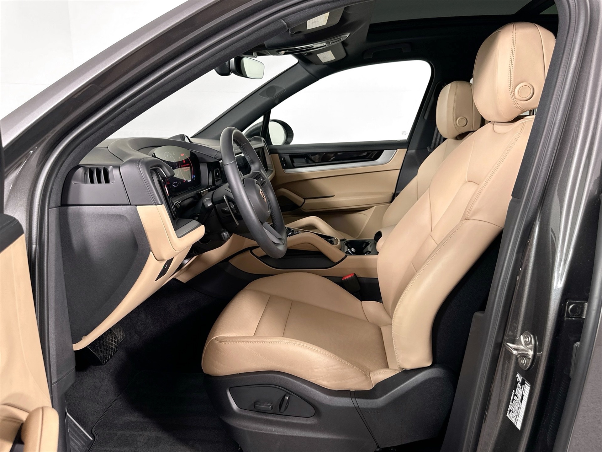 2025 Porsche Cayenne Base photo 4
