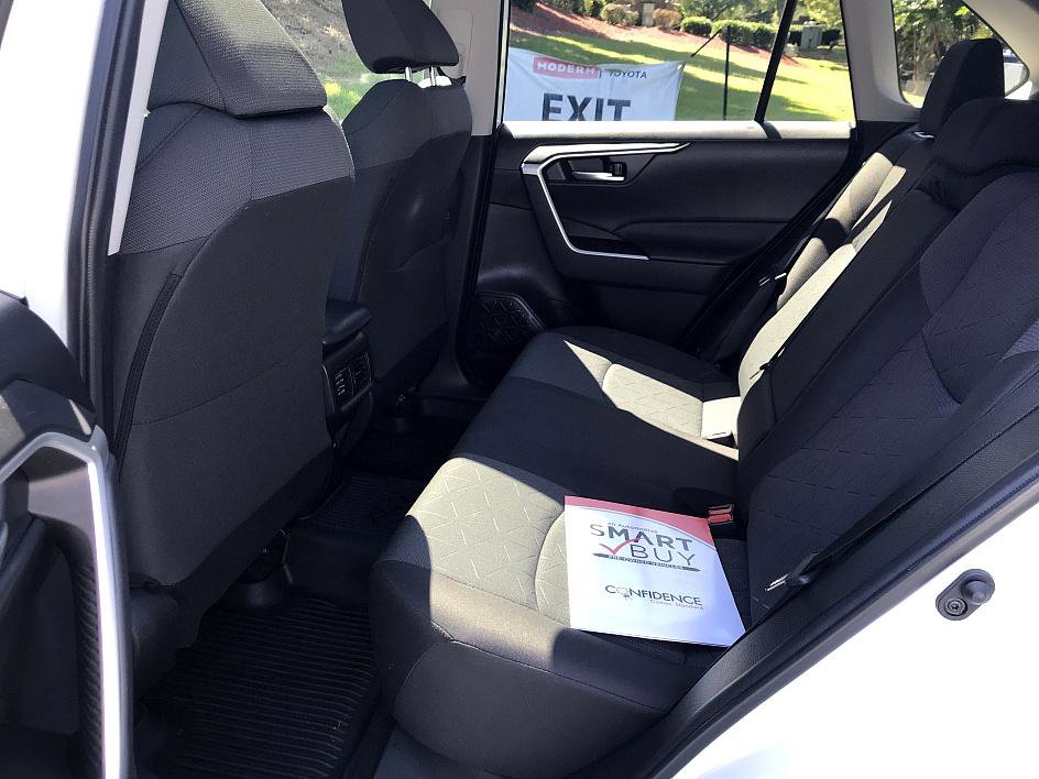 2023 Toyota RAV4 XLE photo 10