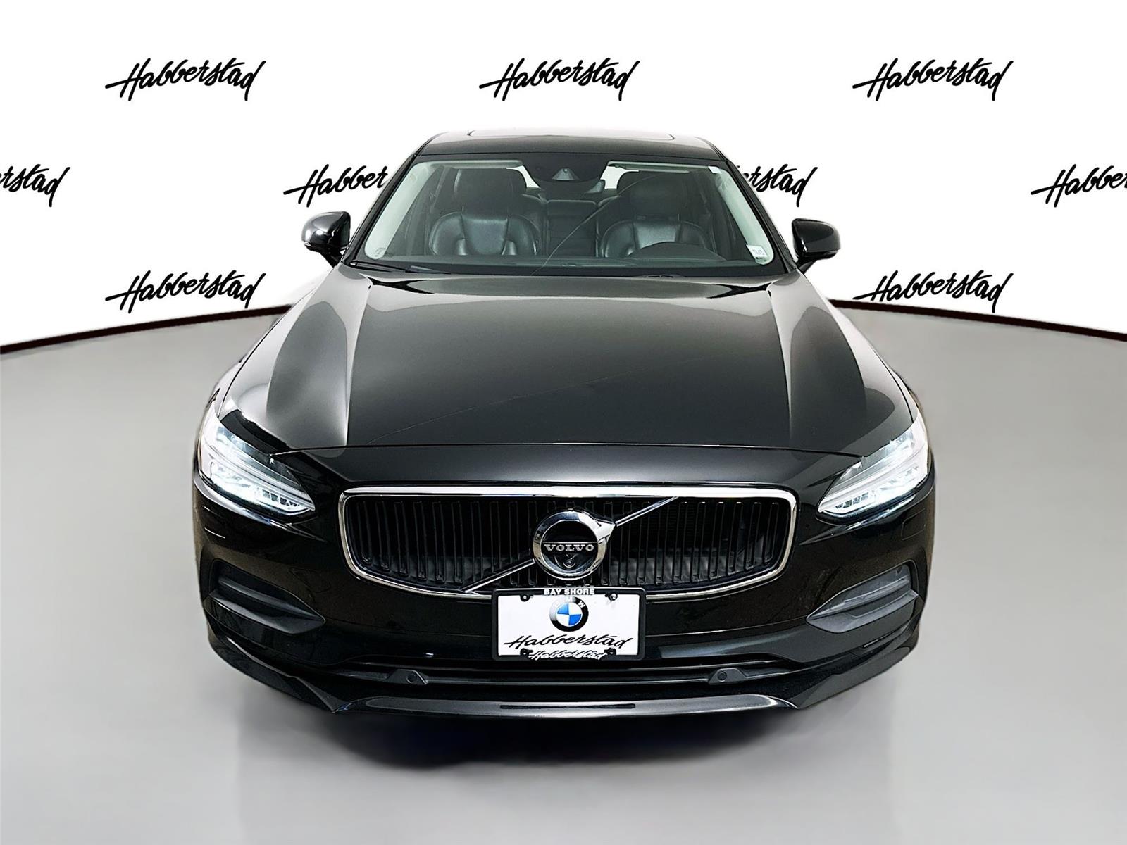 Used 2018 Volvo S90 Momentum with VIN LVY982AK6JP038104 for sale in Huntington Station, NY