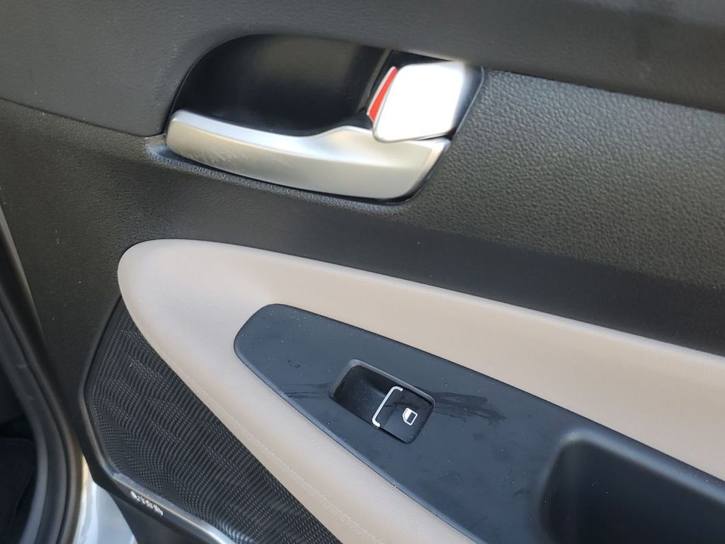 2019 Hyundai Santa Fe SEL Plus photo 36