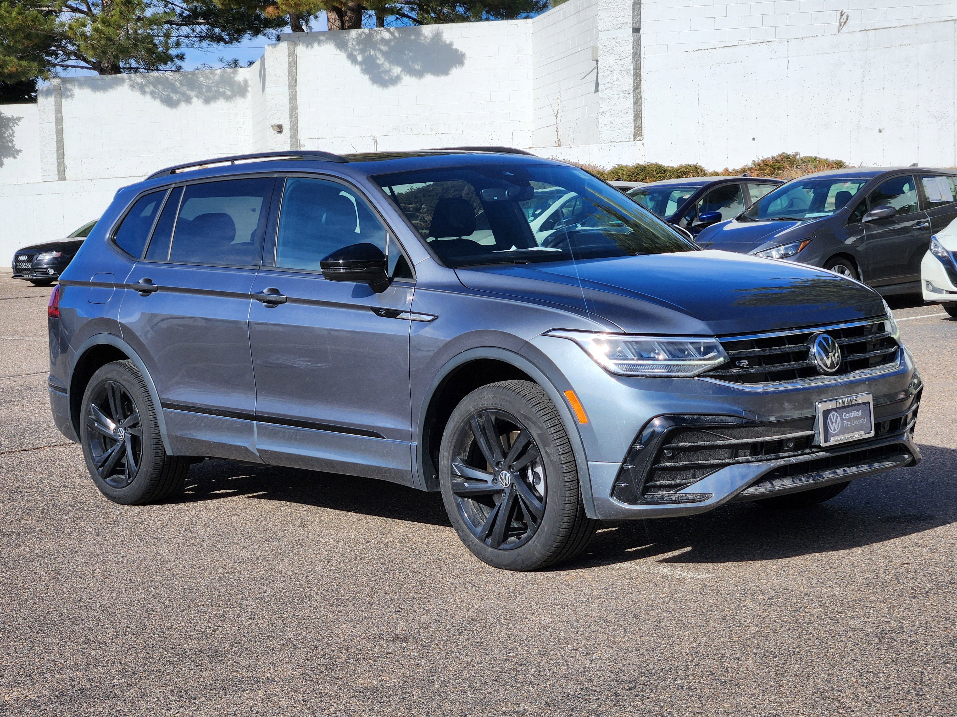 2024 Volkswagen Tiguan SE R-Line Black's photo