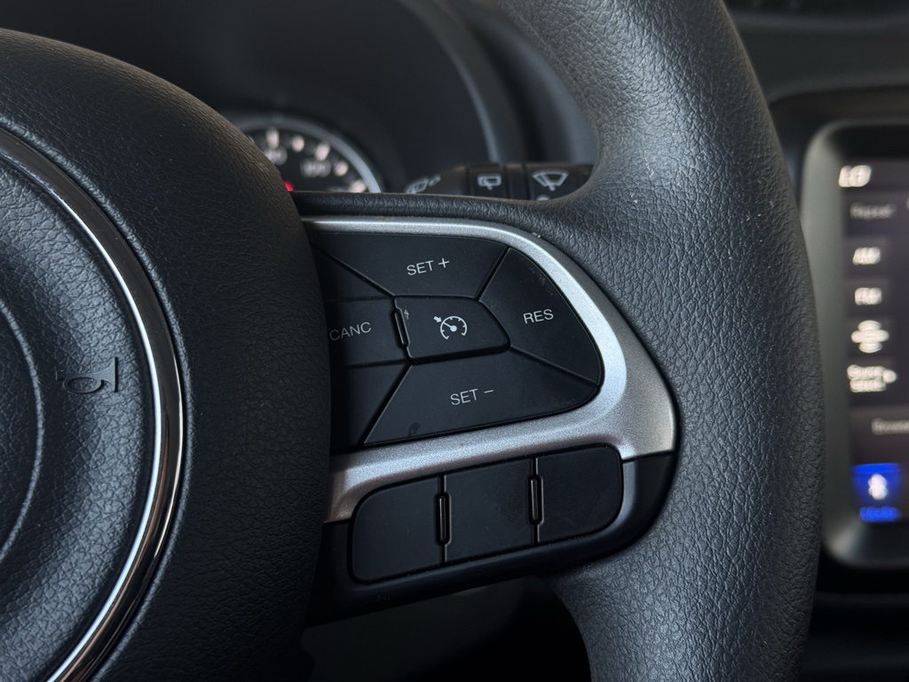 2023 Jeep Renegade Latitude Upland photo 19