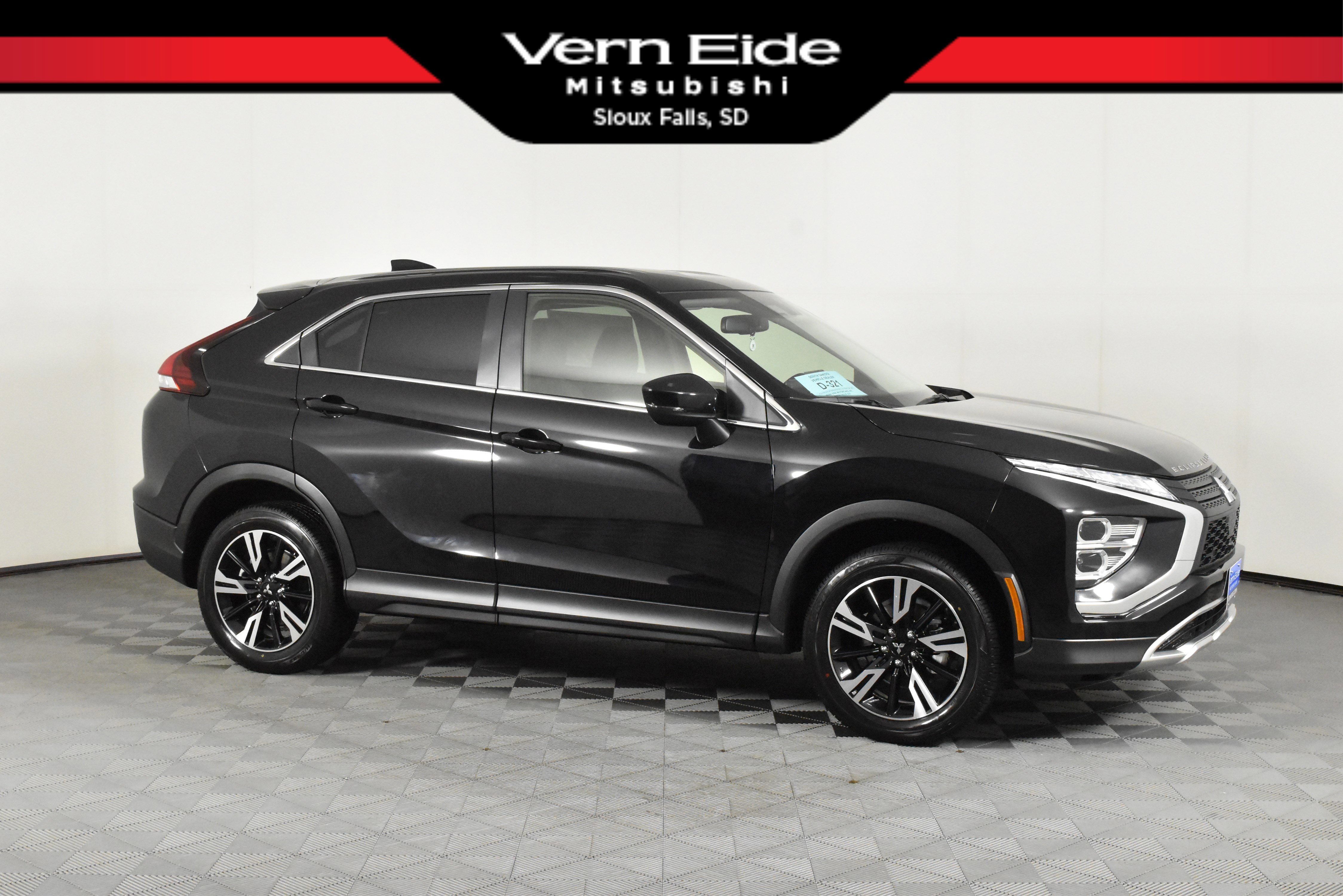 2025 Mitsubishi Eclipse Cross SE's photo