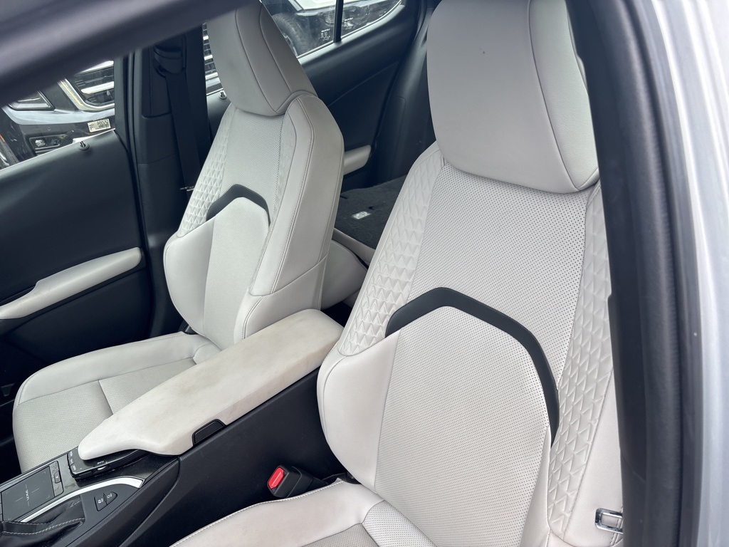 2020 Lexus UX 250h Premium photo 16