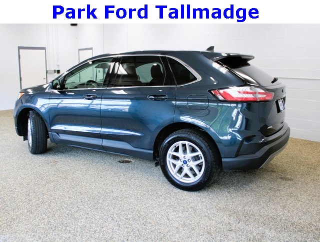 2022 Ford Edge SEL photo 2