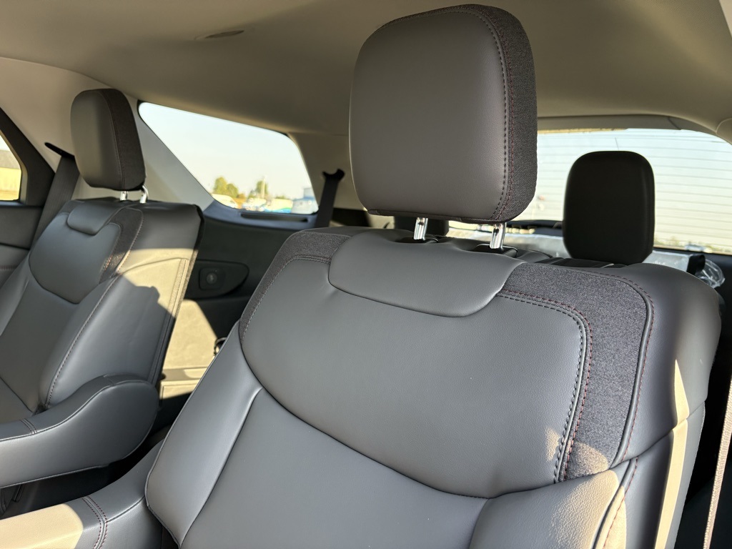 2025 Ford Explorer photo 21