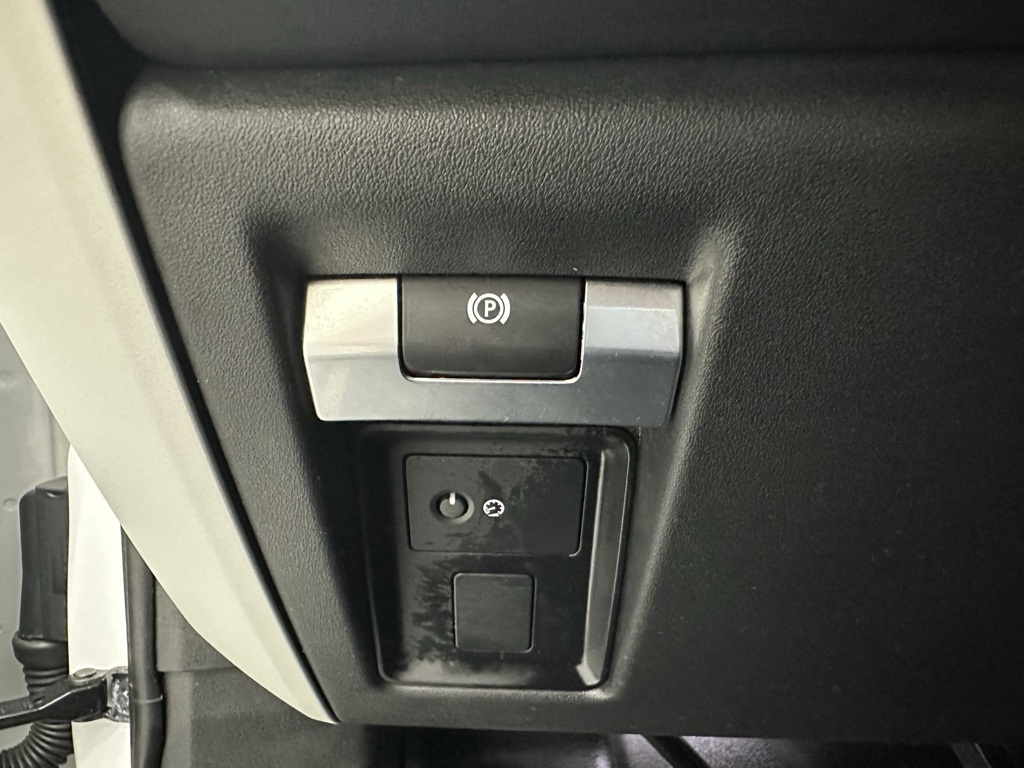 2024 Land Rover Defender 110 S photo 20