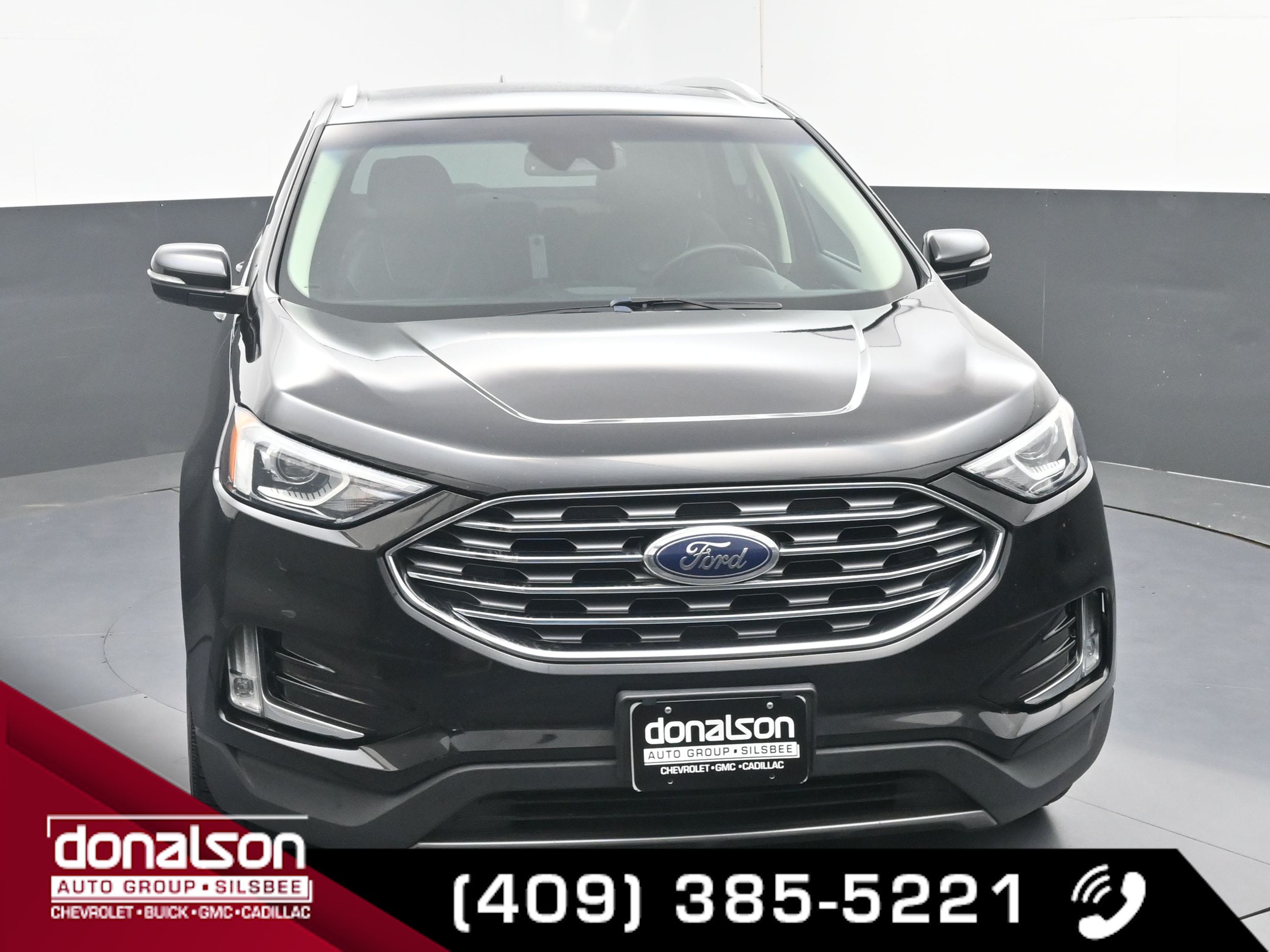 2019 Ford Edge Titanium photo 2