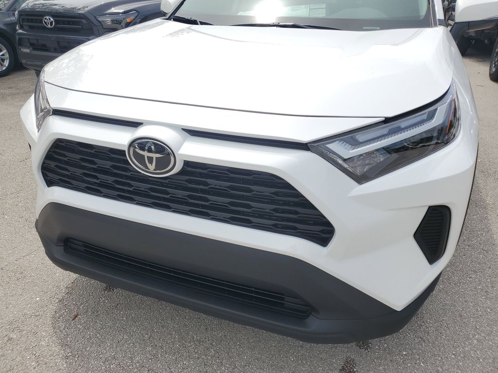2025 Toyota RAV4 Hybrid XLE photo 9