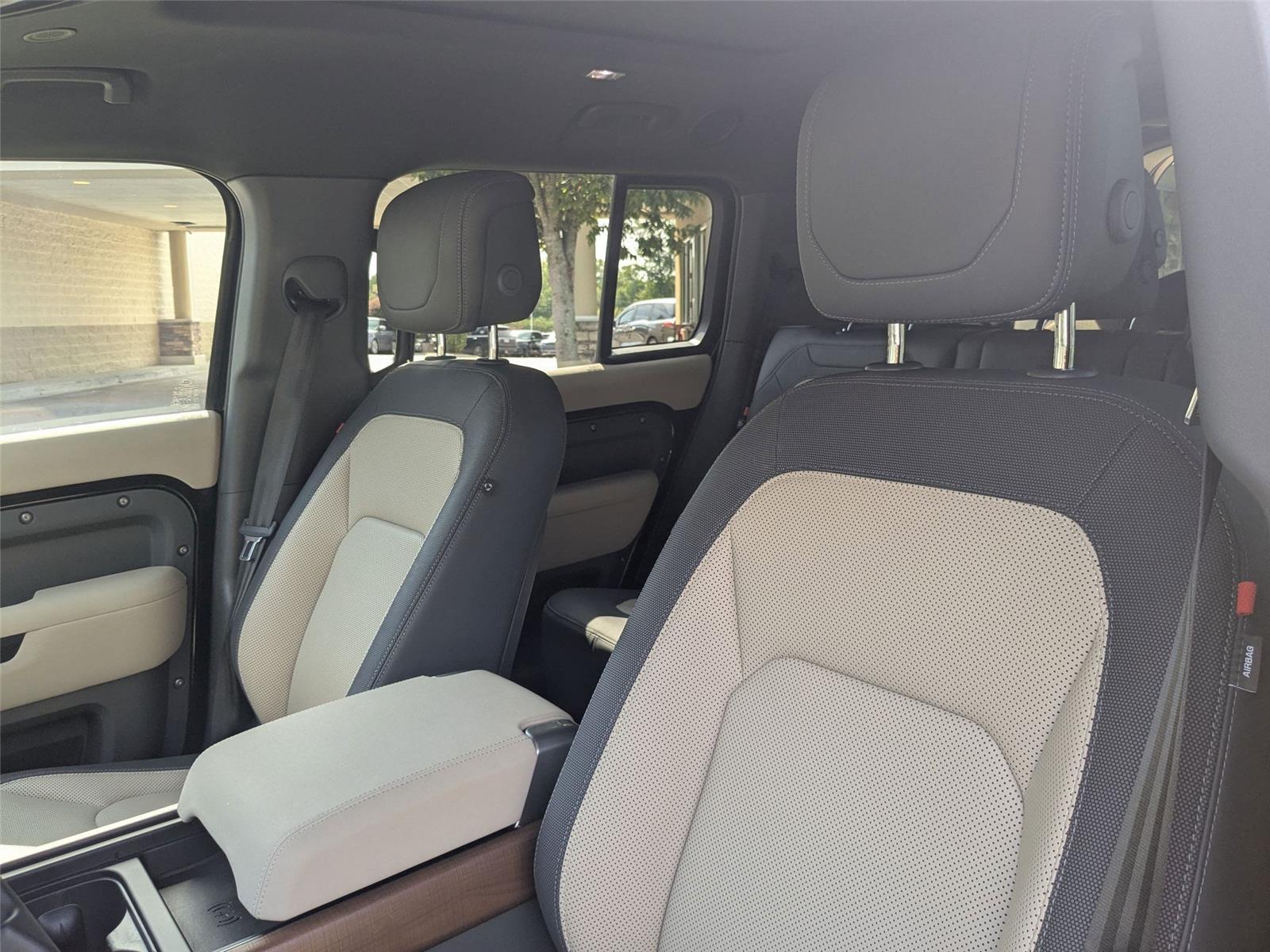 2023 Land Rover Defender 130 X photo 12