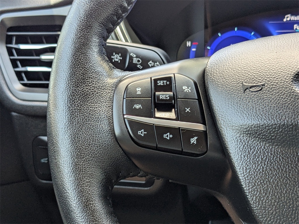 2020 Ford Escape Titanium photo 26
