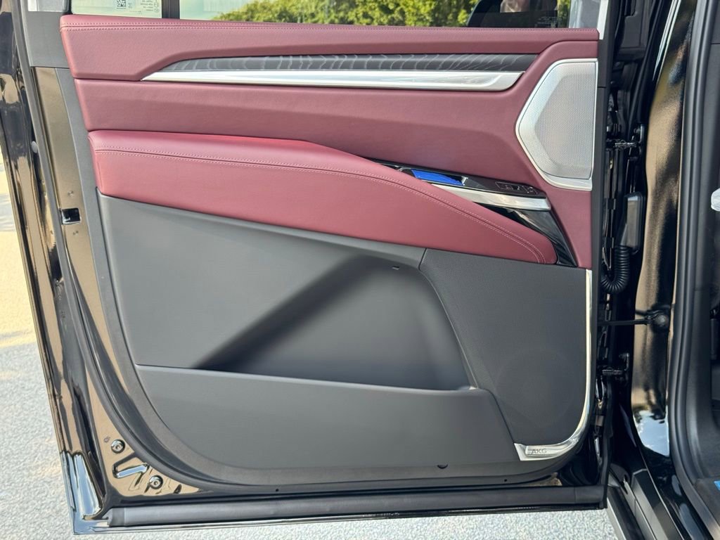 2026 Cadillac Escalade ESV Luxury photo 20