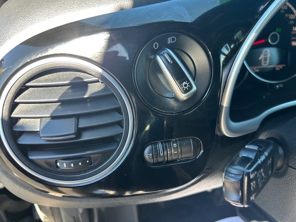 2014 Volkswagen Beetle 2.5L photo 15