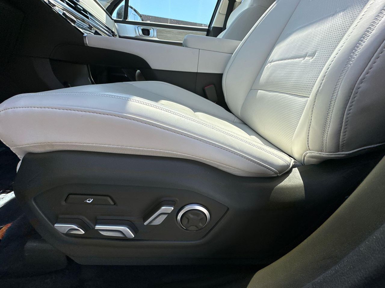 2025 Hyundai Santa Fe Calligraphy photo 11
