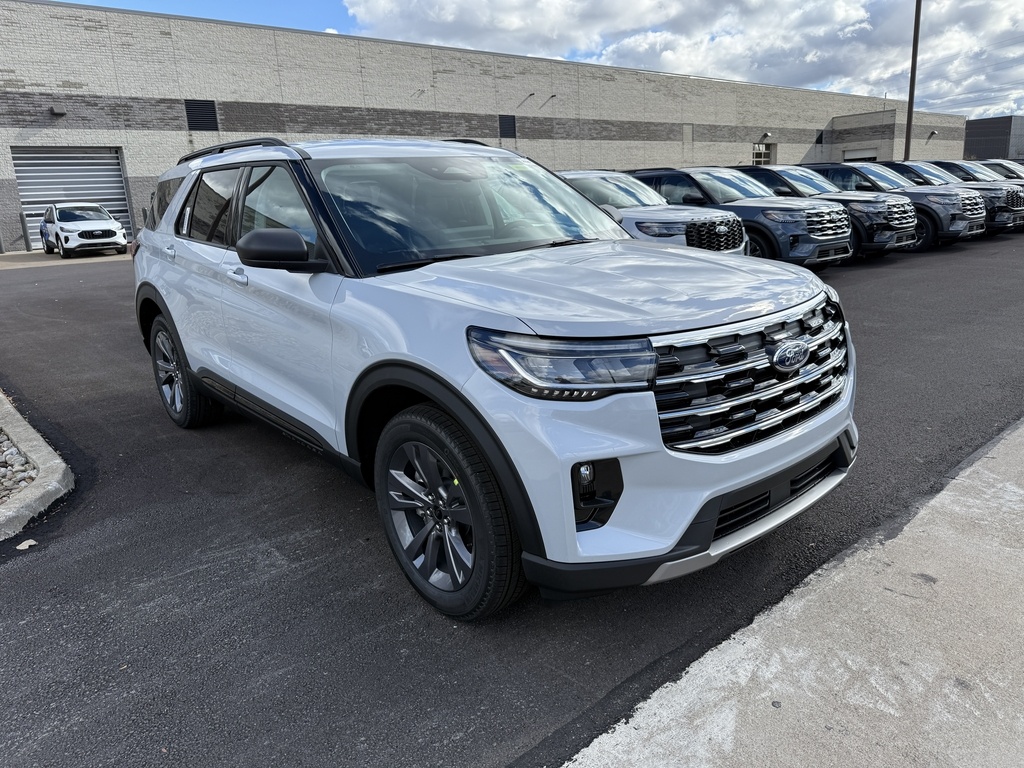 2026 Ford Explorer photo 3