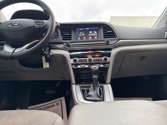 2020 Hyundai Elantra SEL photo 9