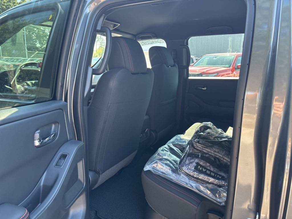 2025 Nissan Frontier Crew Cab PRO-4X photo 10