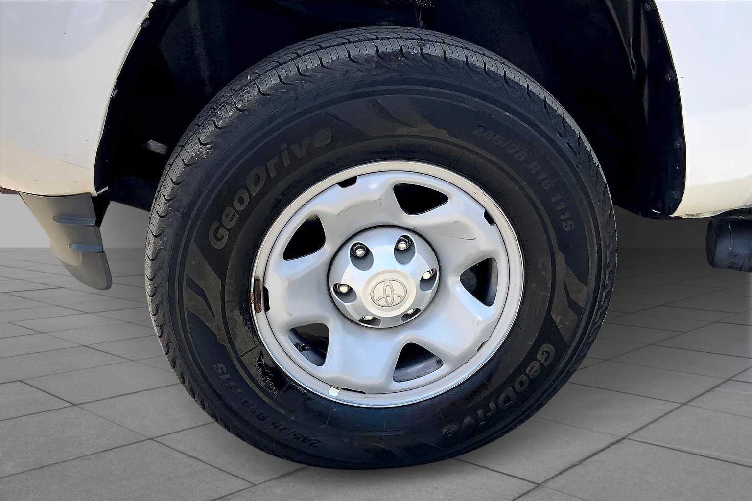 2023 Toyota Tacoma SR 4x4 photo 9