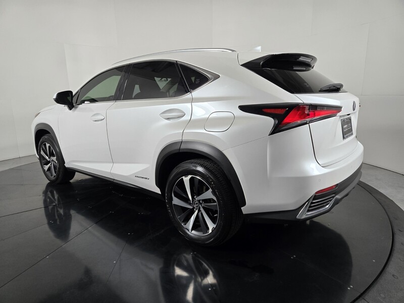 2021 Lexus NX 300h photo 4
