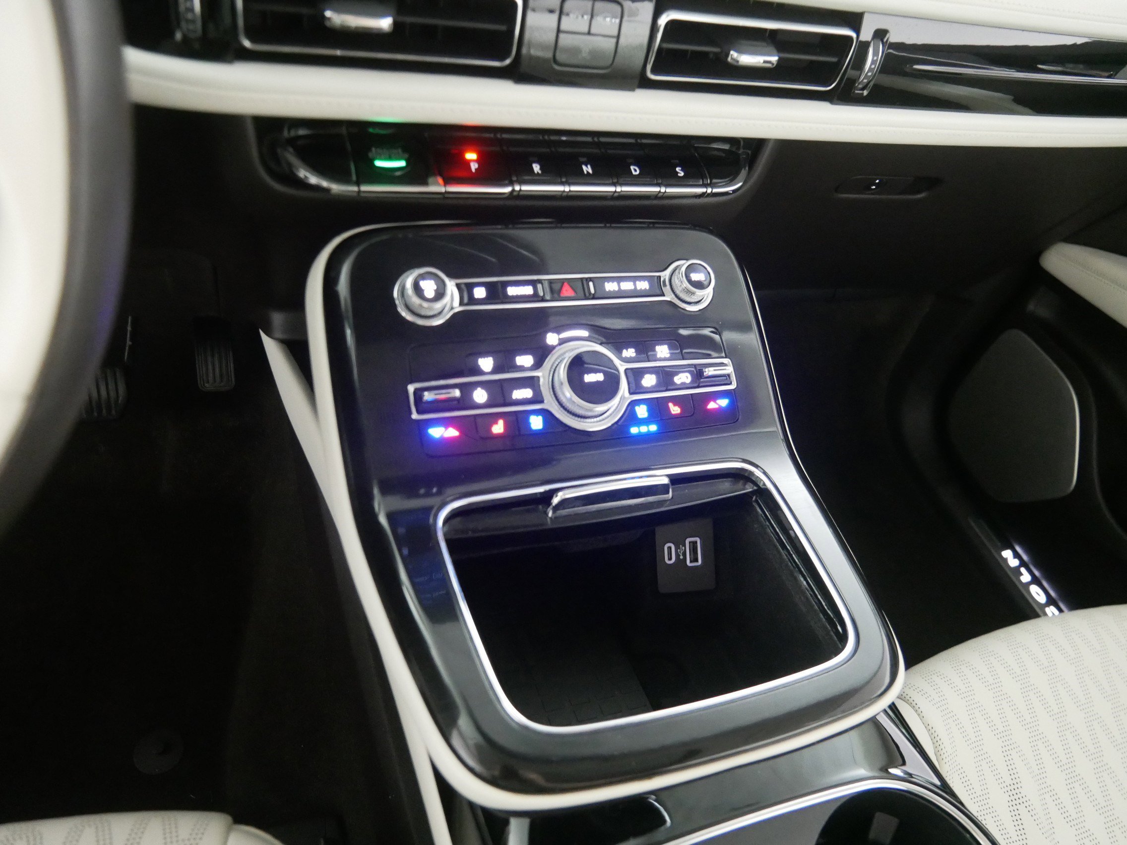 2022 Lincoln Nautilus Black Label photo 21