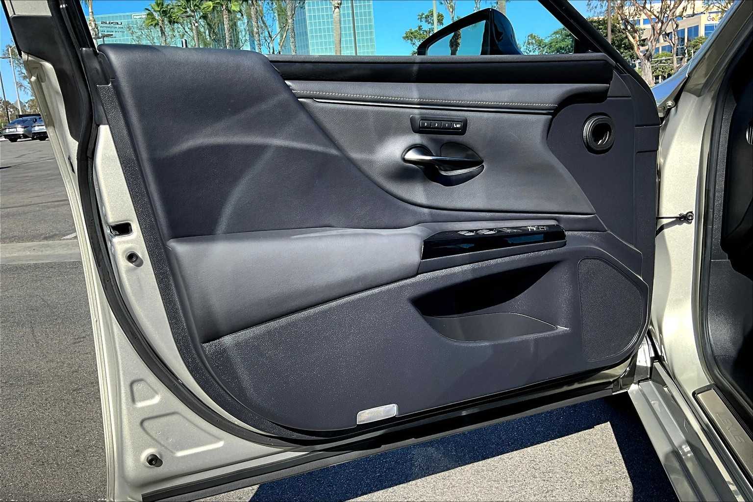 2023 Lexus ES 350 photo 19