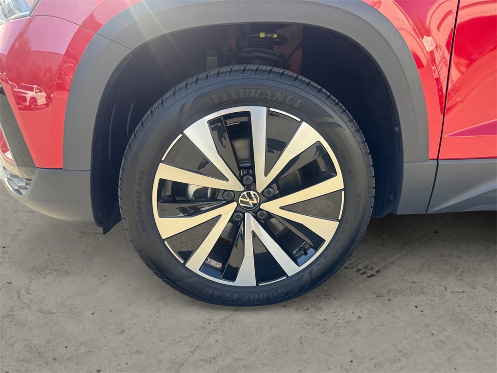 2023 Volkswagen Taos SE photo 14