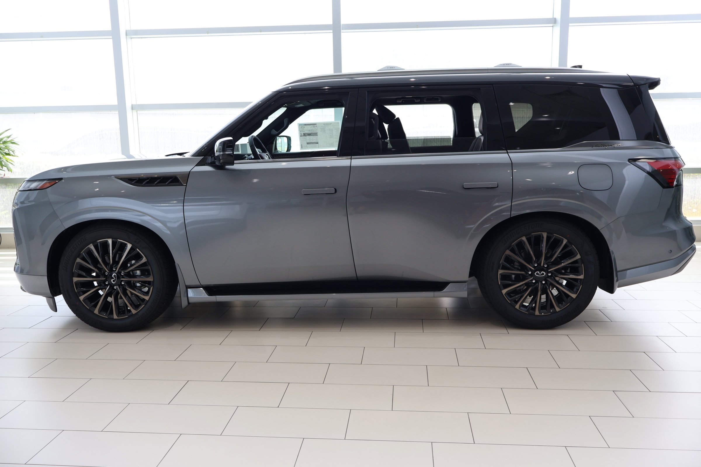 2026 Infiniti QX80 photo 5